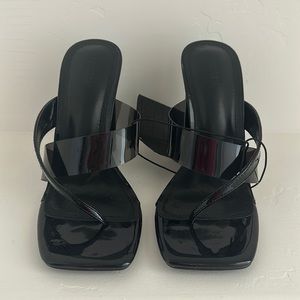 BRAND NEW SHINY BLACK OPEN TOES HEELS BY FOREVER 21!!!! SIZE 5 🖤🖤